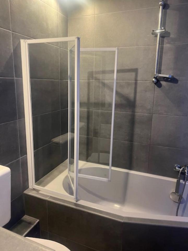 Zum Bahnhof Apartment Цвикау Екстериор снимка